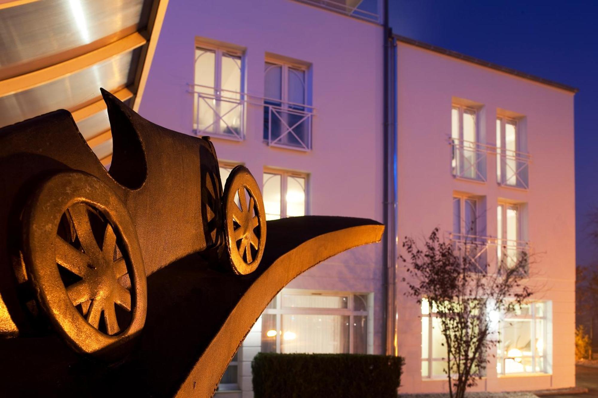 Hotel Le Bugatti Мольсайм Экстерьер фото